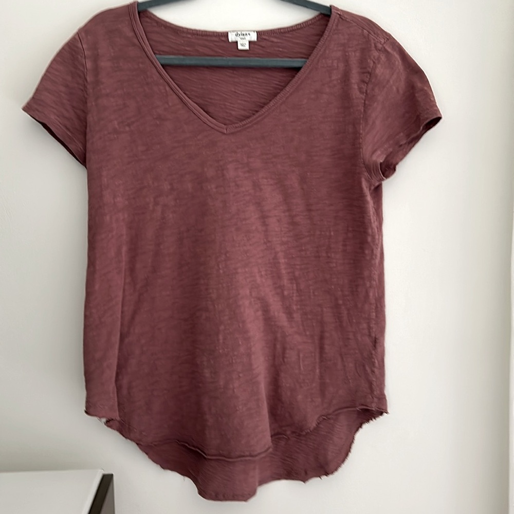 Small Dylan Deep-v Tail Tee